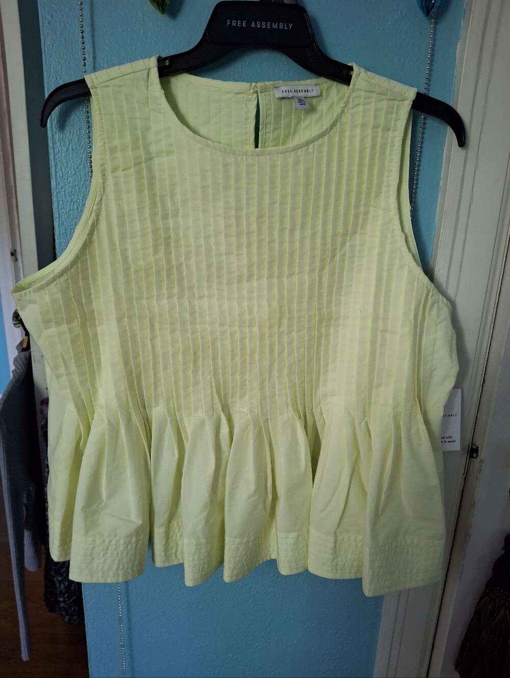 Free Assembly Women's XXL (20) Sleeveless Pintuck Top Light Yellow NWT